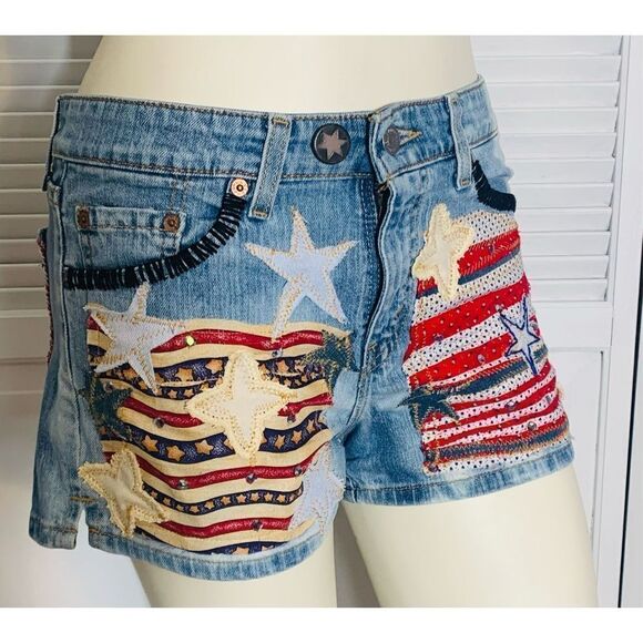 Vintage Y2K Custom Levi’s Patriotic Patchwork Shorts Size 9 - Picture 1 of 17